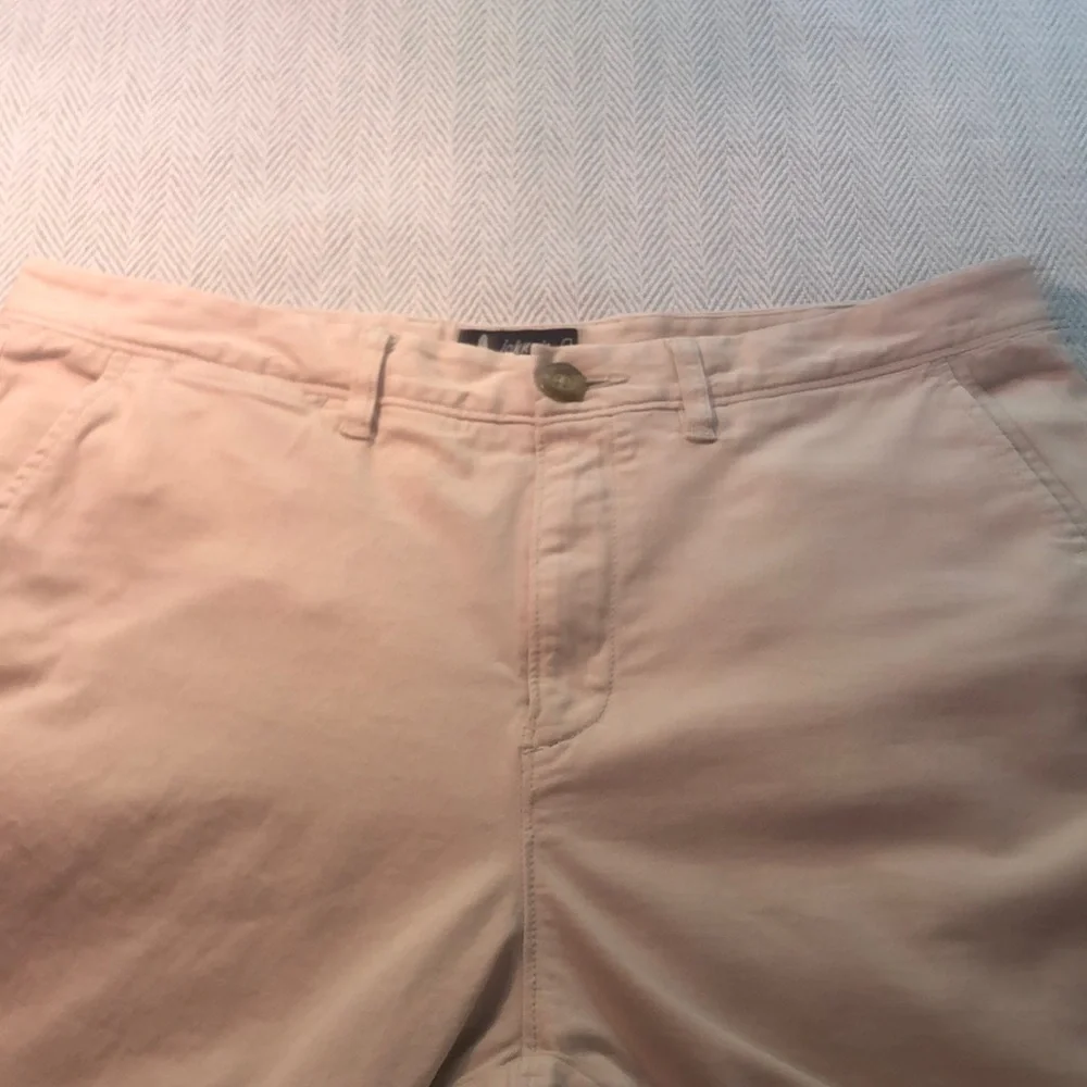 JOHNNIE-O 98% COTTON 2 % SPANDEX PREWORN USED  WAIST 35.5